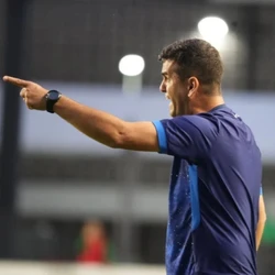 Técnico exalta trajetória até a conquista e camisa 10 comemora volta com taça e gol decisivo