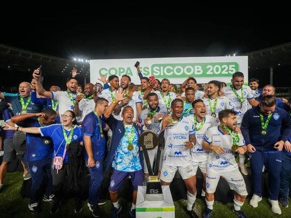 Vitória comemora título da COpa ES contra o POrto Vitória no Kléber Andrade por Vitor Jubini