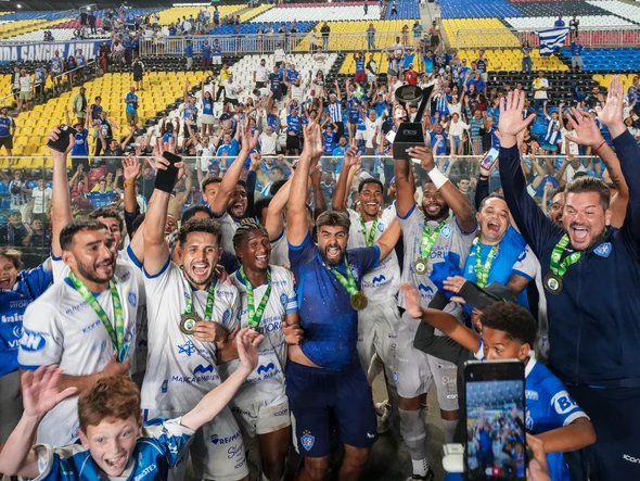 Vitória comemora título da COpa ES contra o POrto Vitória no Kléber Andrade por Vitor Jubini