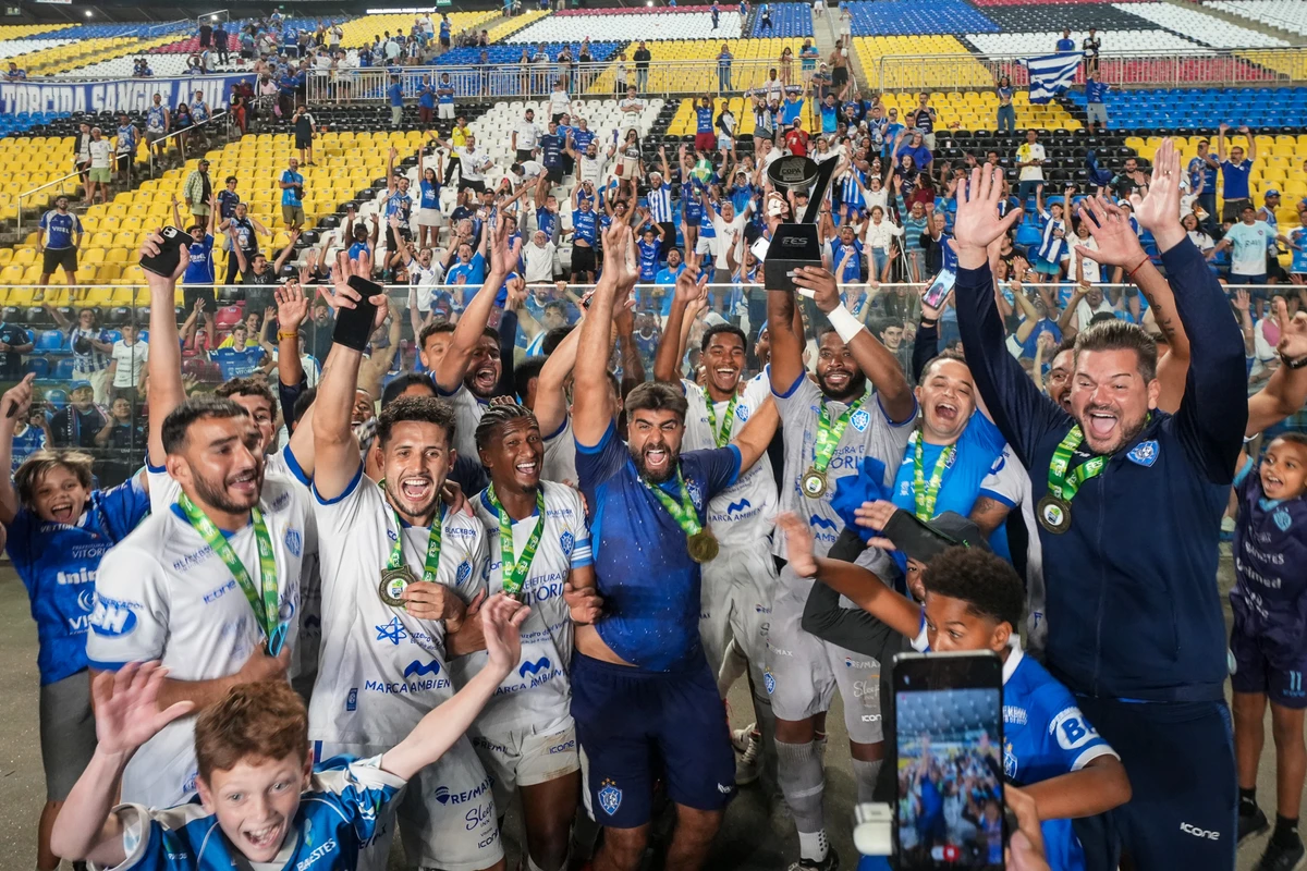Vitória comemora título da COpa ES contra o POrto Vitória no Kléber Andrade por Vitor Jubini