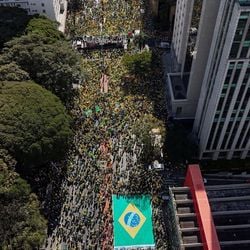 Atos em diversas cidades brasileiras tiveram Alexandre de Moraes e Lula como alvo — além de apoio a Trump e Bolsonaro.