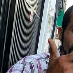 Familiares argumentam que os policiais deveriam ter percebido que ele era uma pessoa em situação de rua "estava com roupas rasgadas e aparentava desorientação". Ele era dependente químico