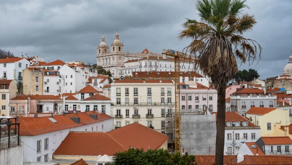 A principal restrição é a necessidade de moradia por dois anos no país para solicitar o reagrupamento família. Na prática, muitos terão que viajar sozinhos para só depois levarem a família