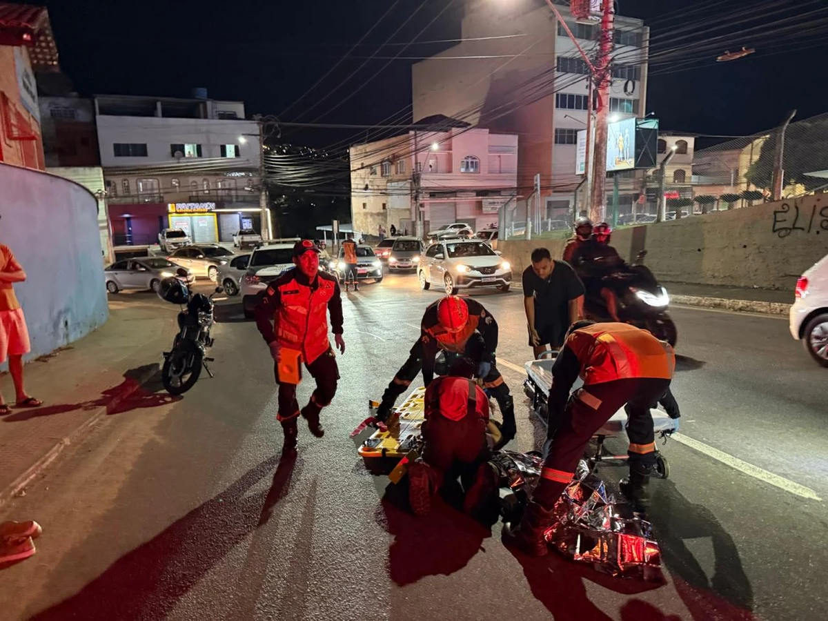 Corpo de Bombeiros socorrem vítima de acidente no Bairro São Silvano, em Colatina