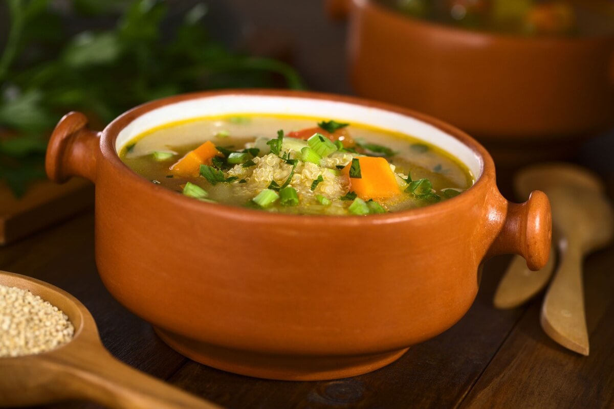 Sopa de quinoa com cenoura (Imagem: Ildi Papp | Shutterstock) 
