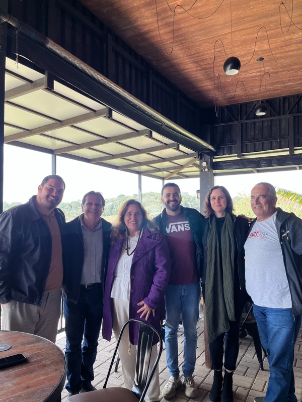 João Paulo Angeli, o prefeito Kleber Medici, Luiza Lubiana, Ronald Rodrigues (Secretário de turismo e cultura de Santa Teresa), Jaqueline Lahass (subsecretaria de turismo e cultura de ST) e Fernando Perdigão Peneda