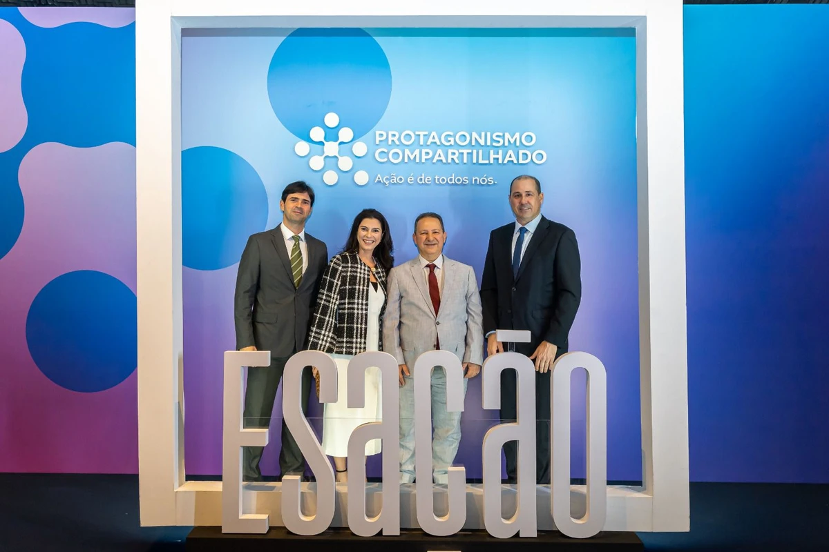 Leonardo Marques (advogado), Maria Clara Mendonça (promotora de justiça), Fernando Saliba (Presidente do Es em Ação empossado) e Nailson Dalla Bernardina (o presidente anterior do ES em Ação)