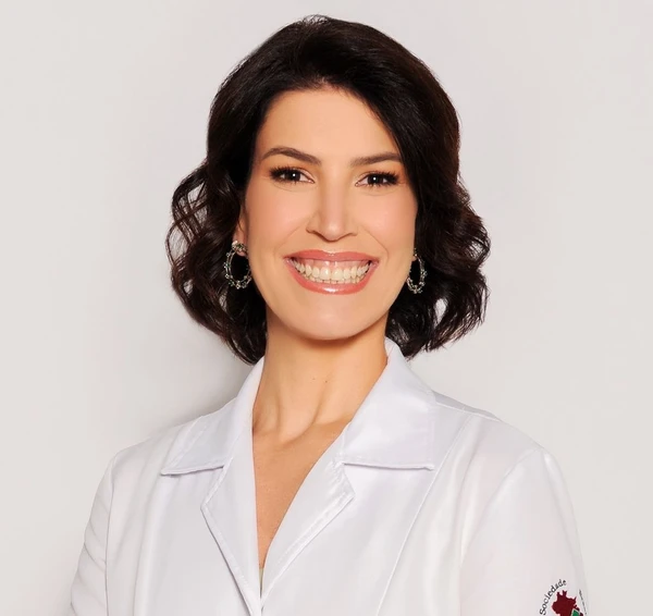 Mariana Pacheco, Gastroenterologista
