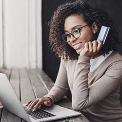 Veja atitudes simples para se proteger e não cair em golpes ao fazer compras online  