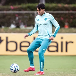 Titular do Cruzeiro e artilheiro isolado do Campeonato Brasileiro, com 13 gols, Kaio Jorge precisou superar uma grave lesão para viver a melhor fase da carreira