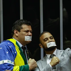 Oposicionistas anunciaram um "pacote da paz" para "abrandar" a relação entre os Três Poderes. Compõem o pacote uma anistia "ampla", o impeachment de Moraes e o fim do foro privilegiado.