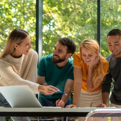 A capacidade de se adaptar e o desenvolvimento contínuo têm sido peças-chave para quem quer se destacar no trabalho