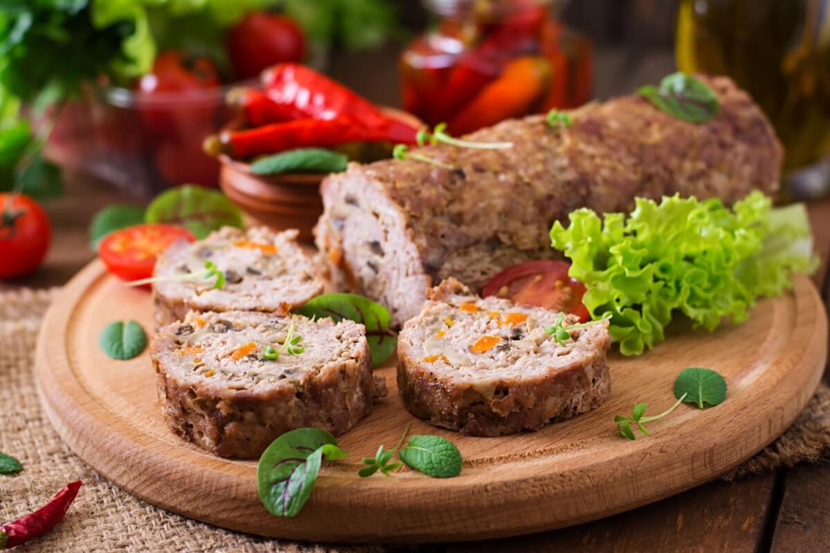 Rocambole de carne (Imagem: Timolina | Shutterstock)