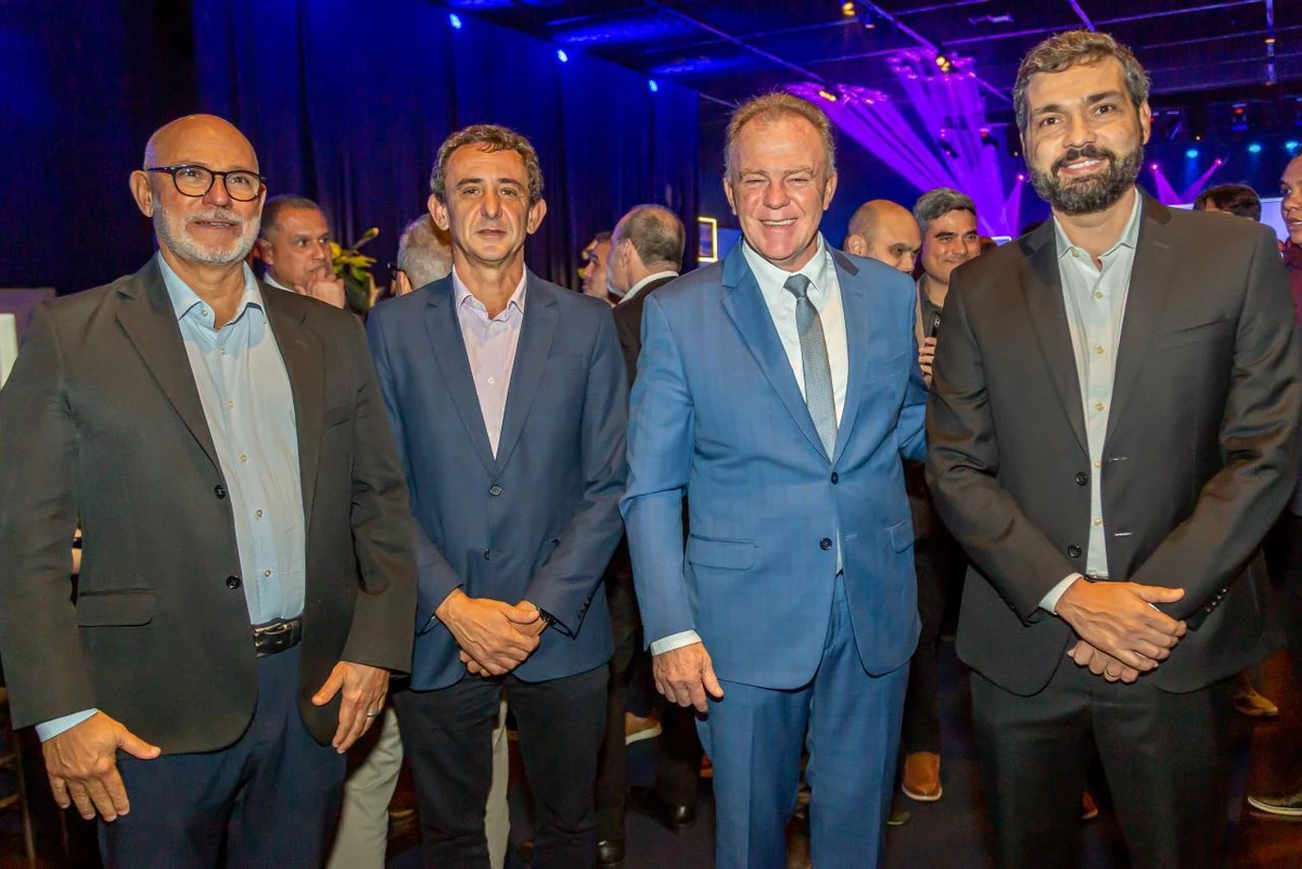 Luciano Gollner, do ES em Ação; Gustavo Serrão, presidente da VPorts; Renato Casagrande, governador do Estado; e Bruno Fardin, diretor executivo da Blue Terminals
