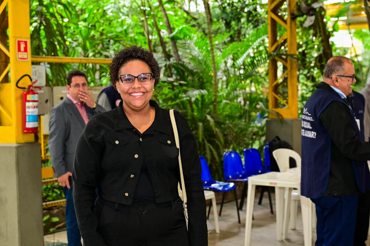 Mathieli Souza Pedro vai concorrer a uma vaga de repositora de produtos em um supermercado