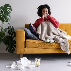 Febre, dores de cabeça e no corpo, cansaço e mal-estar são alguns sintomas comuns para diversas infecções, mas é possível notar diferenças.