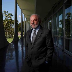 'Um presidente da República não pode ficar se humilhando para o outro. Eu respeito todo mundo. Eu exijo respeito comigo', disse Lula ao comentar falta de conversa com Trump