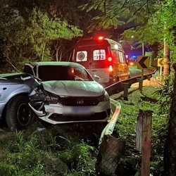 Colisão envolveu um Fiat Argo e uma caminhonete Ford Ranger; acidente aconteceu na noite de terça-feira (5), na localidade de Subaia