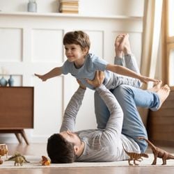 O vínculo afetivo com o pai ajuda a estimular o emocional das crianças
