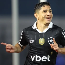 Savarino marcou o gol da vitória do time alvinegro, que agora aguarda para conhecer seu adversário nas quartas de final