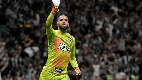 Galo perdeu no tempo regulamentar, mas viu seus jogadores serem decisivos na marca da cal e se classificou para as quartas de final