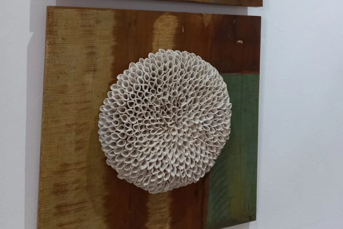 De esculturas a painéis e peças utilitárias, “Poesias” revelará a riqueza do olhar artístico local.