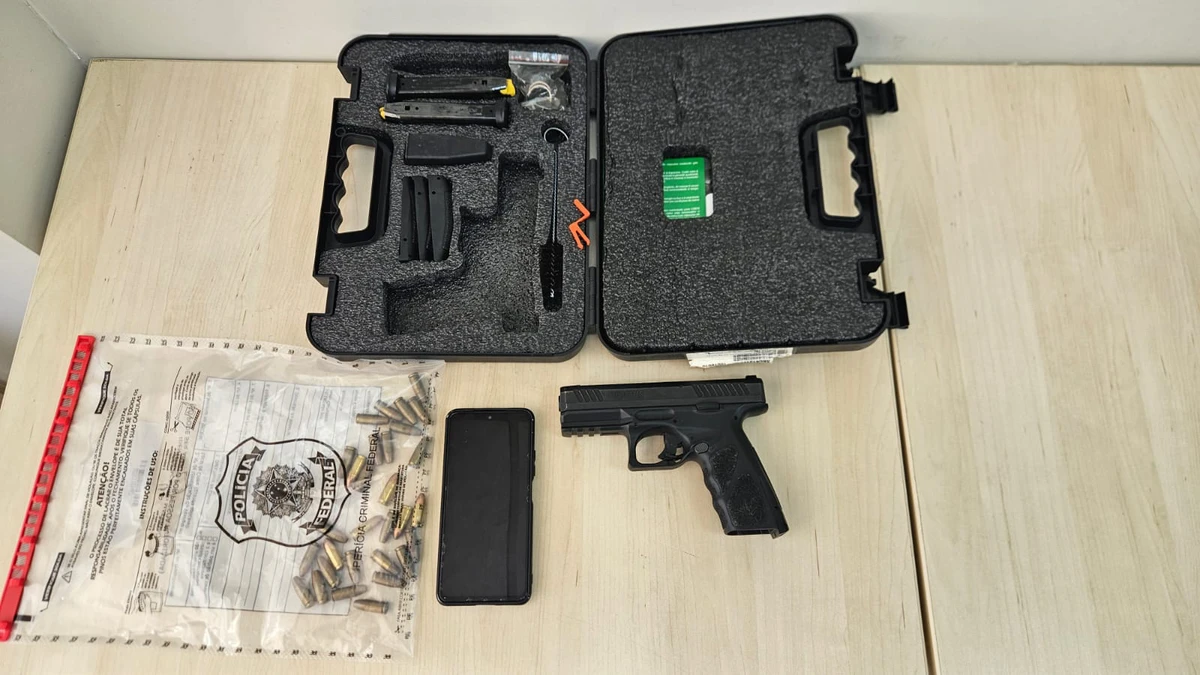 Objetos apreendidos com guarda suspeito de vender drogas a grupo criminoso