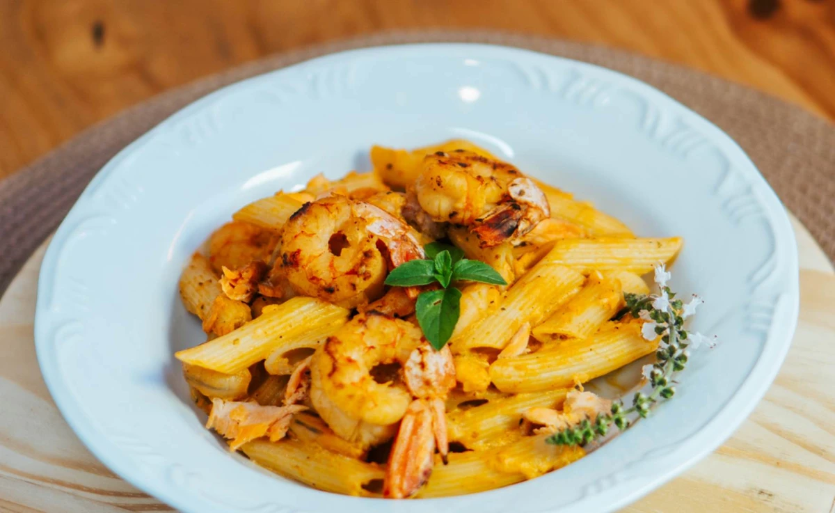 Prato-de-massa-com-camarões