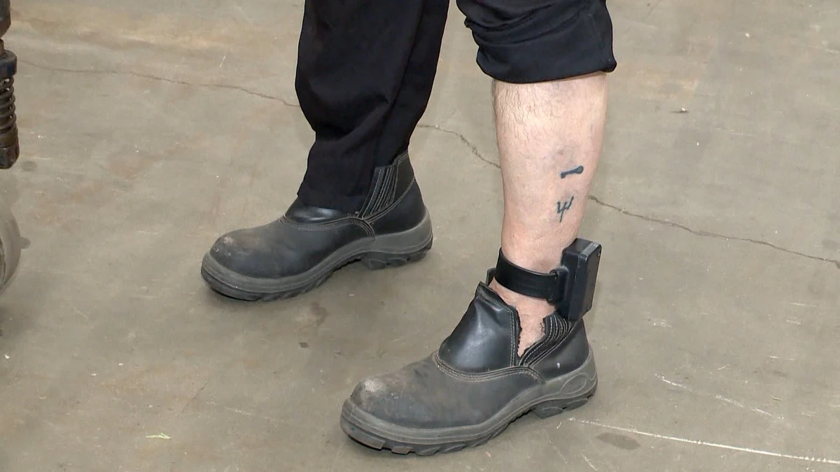 Tornozeleira eletrônica