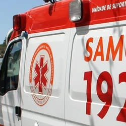 O condutor da moto e o carona sofreram ferimentos e foram encaminhados ao Hospital Silvio Ávidos