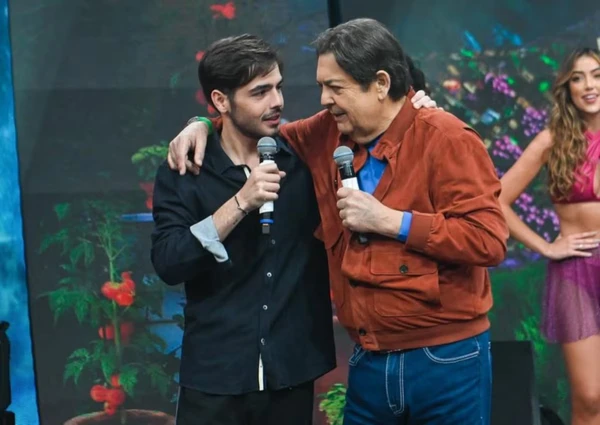 Faustão ao lado do filho, João Silva; apresentador foi internado novamente
