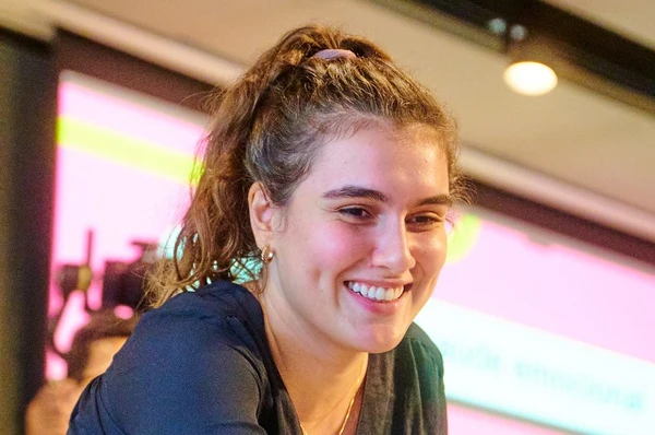 Isabela Ferro, analista de projetos de educação na Safernet Brasil