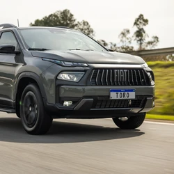 Picape intermediária traz um novo desenho inspirado em linhas retas e geométricas que marcam o design global da Fiat; motorização permanece a mesma