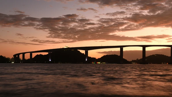 Entardecer na Ilha do Boi com vista para o Convento e Terceira Ponte