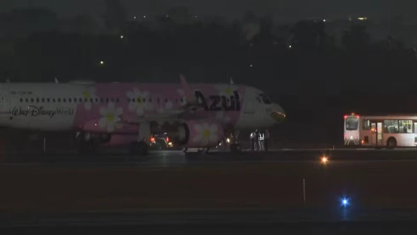De acordo com o site Flightradar, o avião tinha previsão para decolar às 18h, mas saiu com o atraso de cerca de 30 minutos. A previsão era chegar ao Aeroporto de Viracopos às 21h30