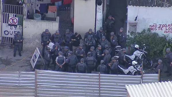 Um dos procurados é suspeito de fazer parte de uma quadrilha especializada em roubo de motos e teria cometido ao menos quatro crimes desde 2022