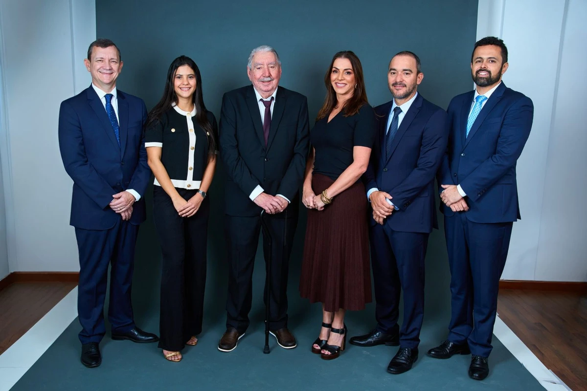 Bruno Finamore Simoni, Maria Victória Finamore, Luiz José Finamore Simoni, Juliana Finamore Simoni, Felipe Finamore Simoni e Thiago Rezende