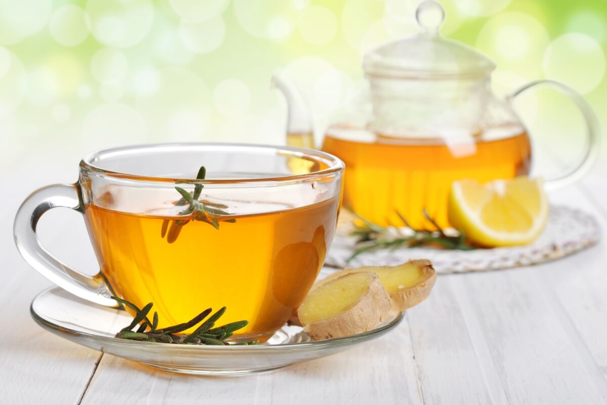 Chá de alecrim com gengibre e limão-siciliano (Imagem: mama_mia | Shutterstock) 