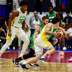 Mais de 1.700 pessoas compareceram ao ginásio do Sesc na noite deste sábado (9) e acompanharam de perto os principais nomes do basquete brasileiro