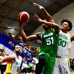 A seleção brasileira de basquete foi convocada nesta segunda (17) para dois confrontos contra o Chile nos dias 27 e 30 de novembro