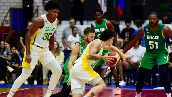 Mais de 1.700 pessoas compareceram ao ginásio do Sesc na noite deste sábado (9) e acompanharam de perto os principais nomes do basquete brasileiro