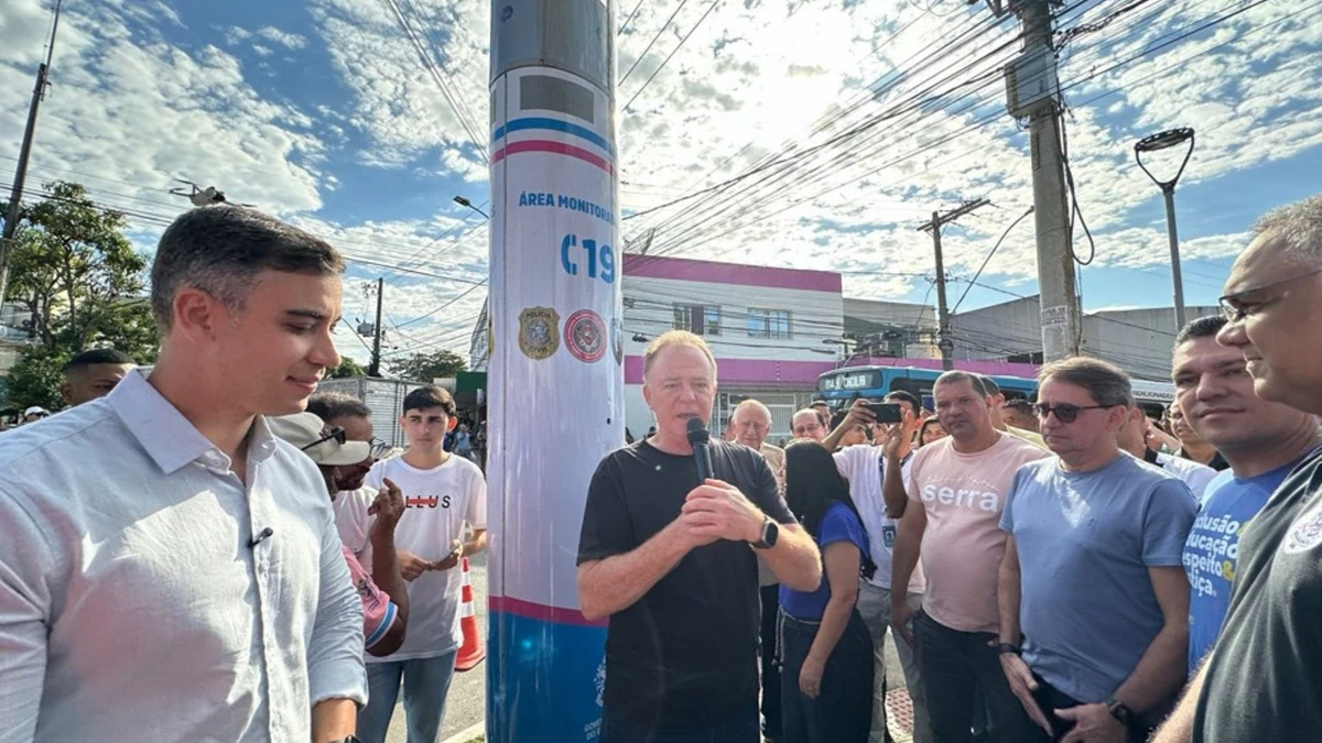 O governador do Estado, Renato Casagrande, entregou, neste sábado (09), o primeiro Totem de Segurança do município de Serra