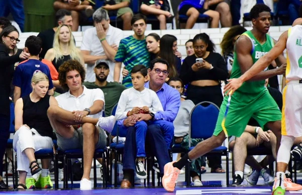 Seleção Brasileira de Basquete faz a festa da torcida em Guarapari