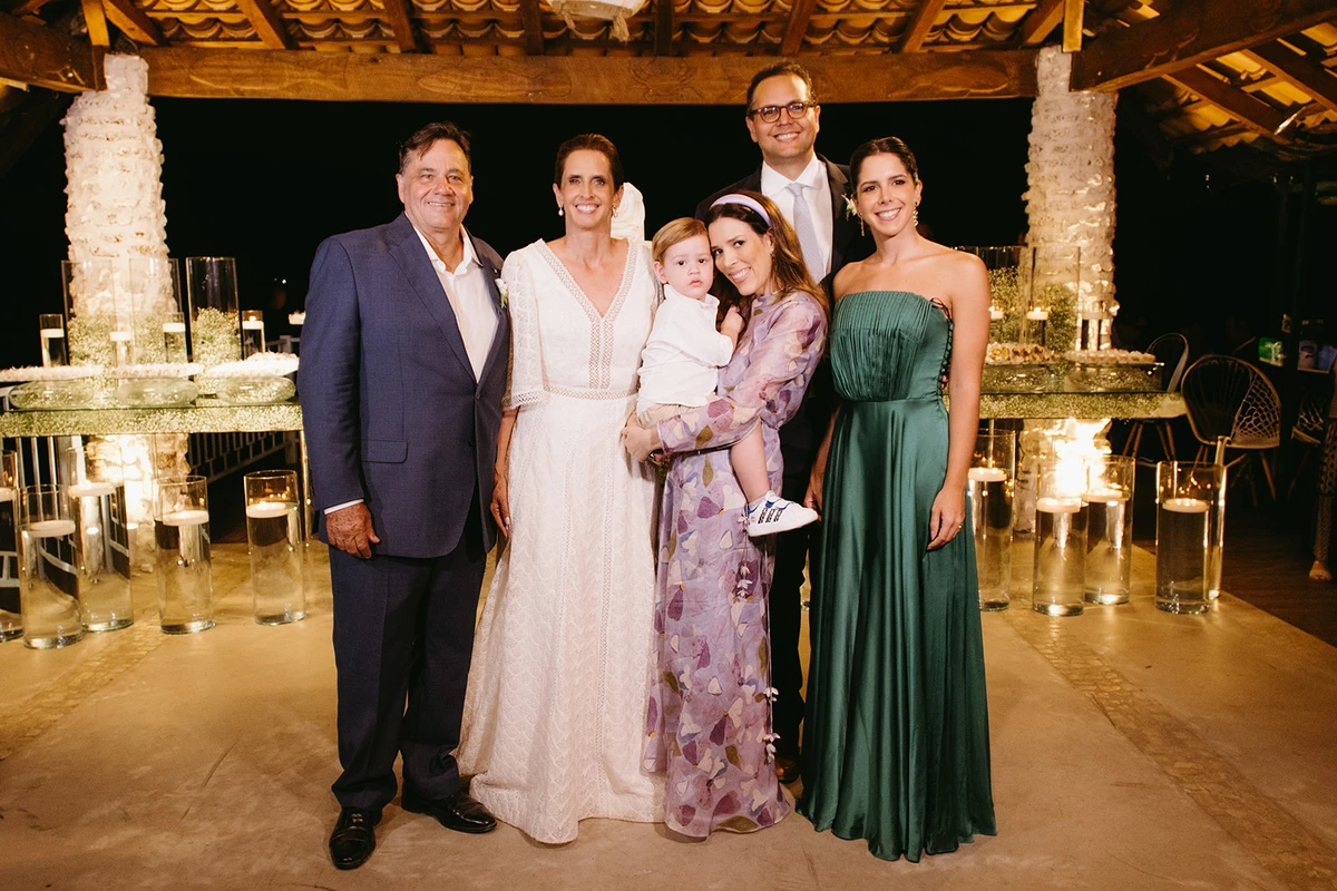 Os noivos acompanhados de Mariana Lindenberg, Dudu Lindenberg, Tatiana Marques e o pequeno Cristiano Antônio, o Titi