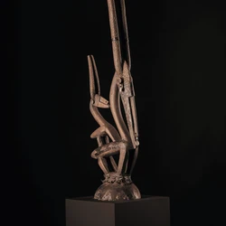 Arte Africana: Máscaras e Esculturas" reúne 180 peças da Coleção África