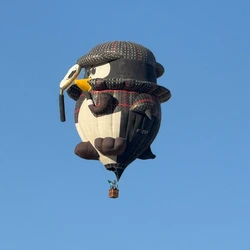 Roberval Roza, da equipe Voe Pedra Azul, leva a bandeira brasileira ao céu da Turquia e troca experiências em um dos maiores festivais de balonismo do mundo