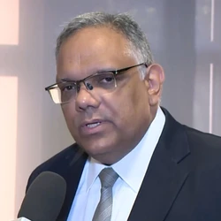 Ação foi cometida por adolescentes já conhecidos pela polícia e ligados a facções criminosas, segundo o secretário da Sesp, Leonardo Damasceno