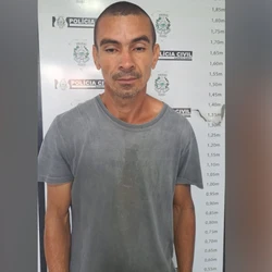 Polícia afirma que crime pode ter sido motivado por desentendimento entre vizinhos; Alvino Corrêa Neto, de 45 anos, foi assassinado na garagem de casa