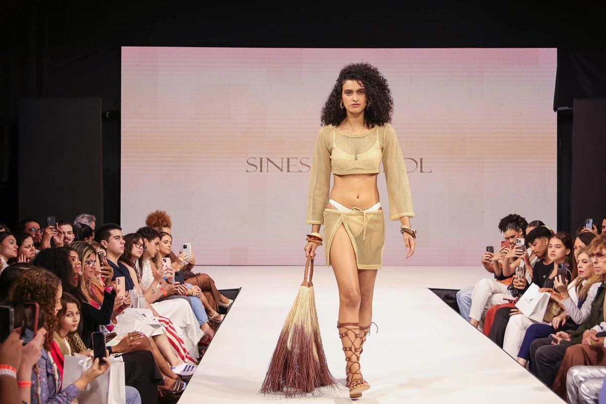 A NeoTop Mariana Barcelos para Sinesia Karol 