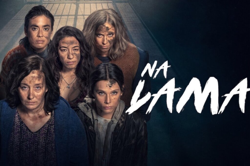 “Na Lama” mergulha no cotidiano de detentas novatas que chegam à prisão e enfrentam um universo hostil (Imagem: Reprodução digital | Netflix)